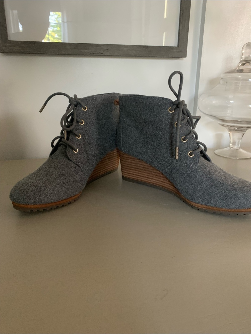 Dr. Scholl’s Gray Fleece Close Call Round Toe Lace Up Wedge Bootie Size 8.5 New